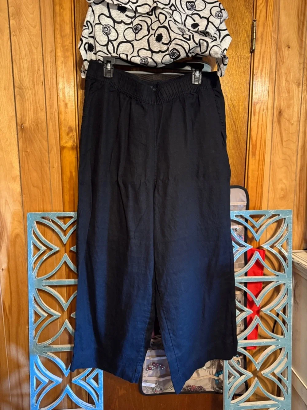 Tahari Black and White Print Top with Solid Black Ankle Length Pants - Picture 2 of 9